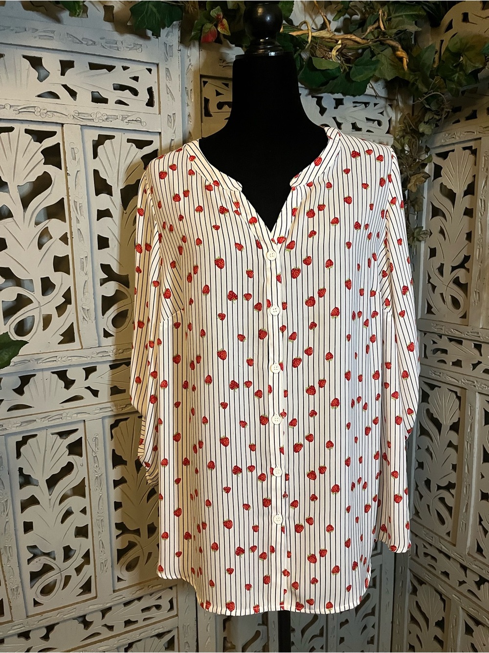 CATHERINES SUPER CUTE STRAWBERRY MOTIF GEORGETTE BUTTON-UP TOP